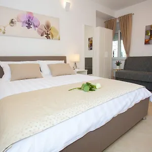 https://summer-lounge-apartments.splithotels.org